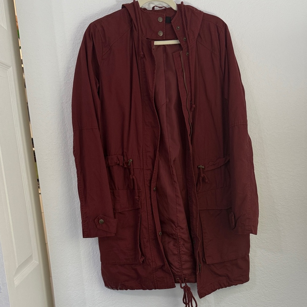 Forever 21 Women’s Maroon Raincoat Size Small